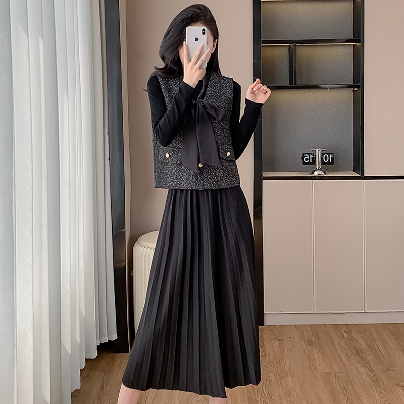 2024-autumn-tweed-vest-and-pleated-dress-two-piece-set-with-ribbon 2024 Autumn Tweed Vest and Pleated Dress Two-Piece Set with Ribbon