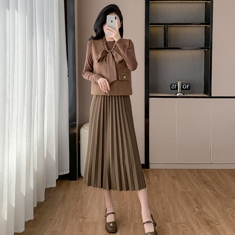 2024-autumn-tweed-vest-and-pleated-dress-two-piece-set-with-ribbon_3 2024 Autumn Tweed Vest and Pleated Dress Two-Piece Set with Ribbon