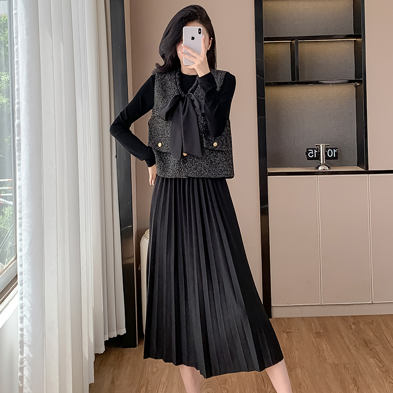2024-autumn-tweed-vest-and-pleated-dress-two-piece-set-with-ribbon_4 2024 Autumn Tweed Vest and Pleated Dress Two-Piece Set with Ribbon