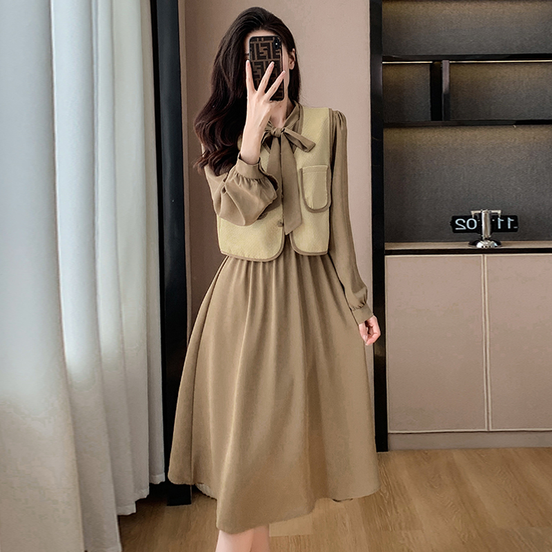 2025-two-piece-french-vintage-dress-set-with-vest-and-long-sleeve-dress 2025 Two-Piece French Vintage Dress Set with Vest and Long Sleeve Dress