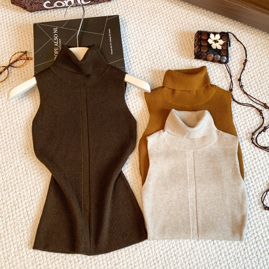womens-ribbed-sleeveless-half-turtleneck-slim-knit-vest-2026-early-fall_4 Women's Ribbed Sleeveless Half Turtleneck Slim Knit Vest 2026 Early Fall